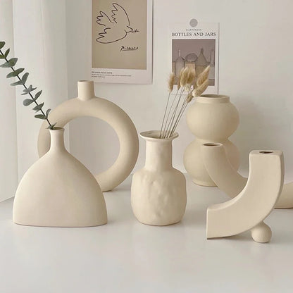 Vaso de cerâmica simples e moderno